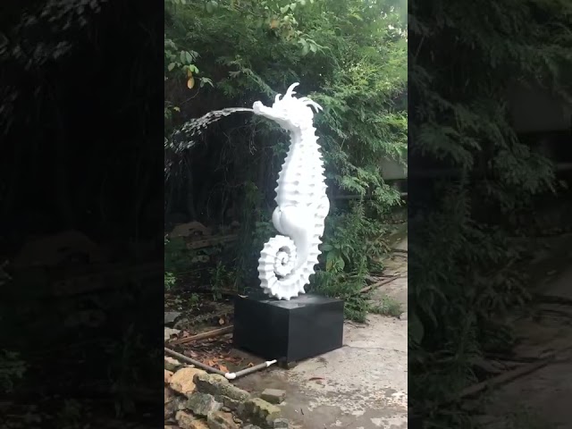 Painted Rabbit Man Outdoor Rzeźba z włókna szklanego Fantasy Artwork Life Size