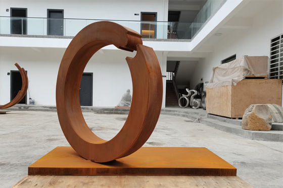 Chiny Abstrakcyjna rzeźba z metalowego pierścienia o wysokości 1,5 m ze stali Corten dostawca