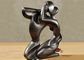 Streszczenie brązowy posąg całuje miłość para termiczne kolorowanie powłoki dostawca