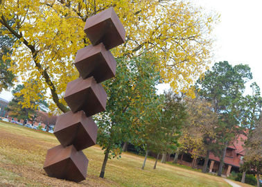 Dobra cena. Streszczenie zardzewiałe rzeźby ogrodowe, kwadratowa rzeźba ze stabilnością korozyjną w Internecie