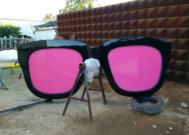 Dobra cena. Metalowa rzeźba Art Giant Sunglasses Sculpture Stainless Steel With Pink Glasses w Internecie