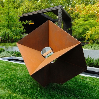 Dobra cena. Nowoczesna Rusty Corten Steel Hand Sculpture Cube Do Dekoracji Zewnętrznej w Internecie