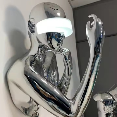 Nowoczesna kreatywna rzeźba lampa ścienna dla sali wystawienniczej w holu hotelowym LED Lady Ozdoby ze stali nierdzewnej