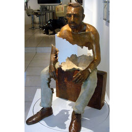 Dobra cena. Statua Wnętrza Krajobrazu Brązu Posąg Siedzi Człowiek Rzeźba Długi Czas Życia w Internecie