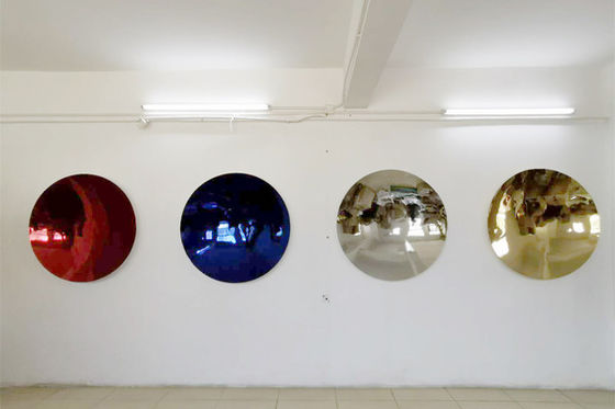 Dobra cena. Kolorowa rzeźba z okrągłego wklęsłego lustra ze stali nierdzewnej autorstwa Anish Kapoor w Internecie